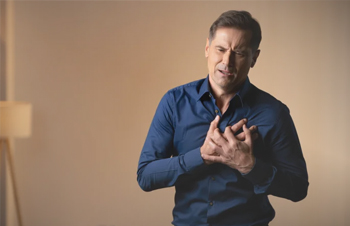 Мужчина в больном состоянии